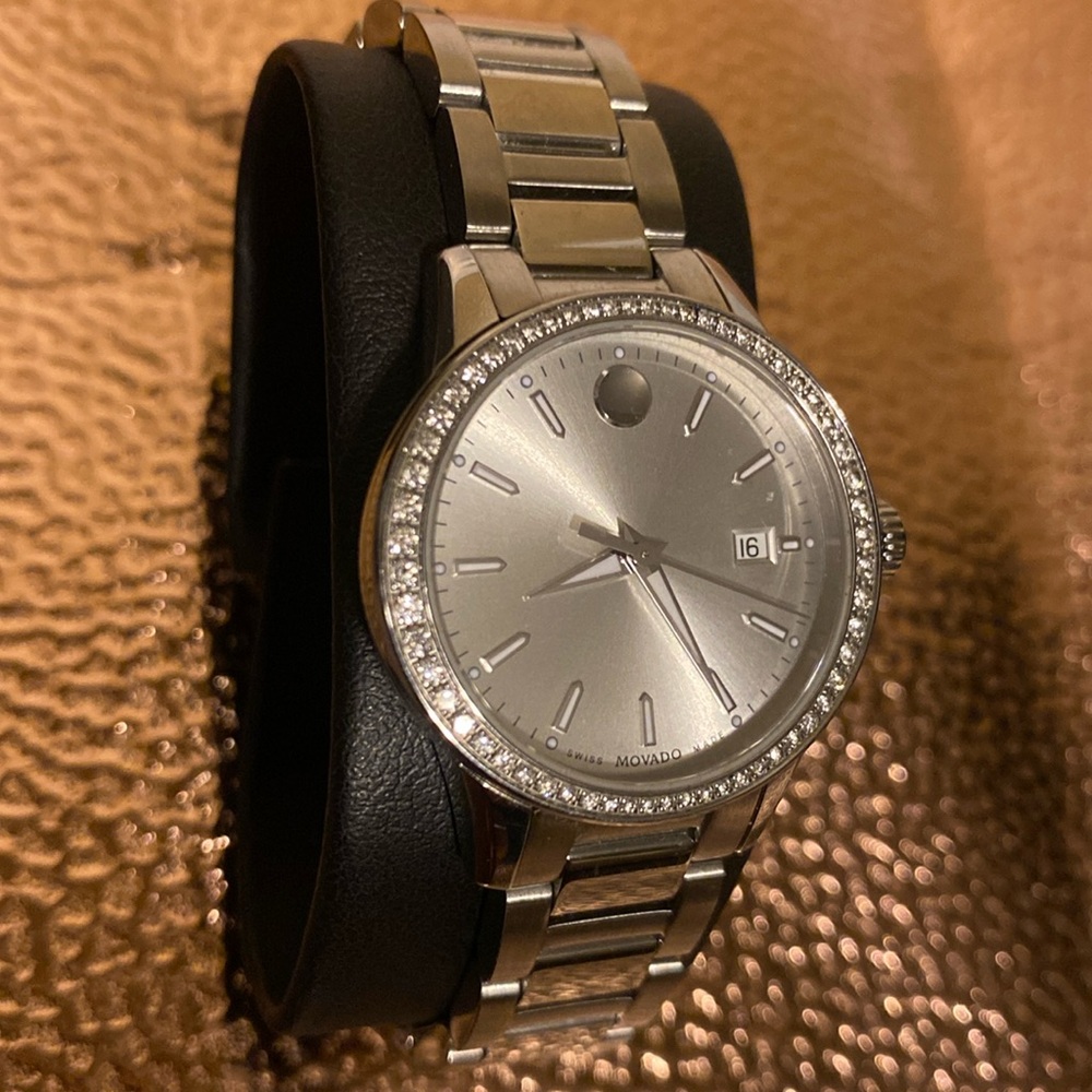Rare Beautiful Luxurious Movado Crystal Bezel Stainless Steel Ladies Dress Watch